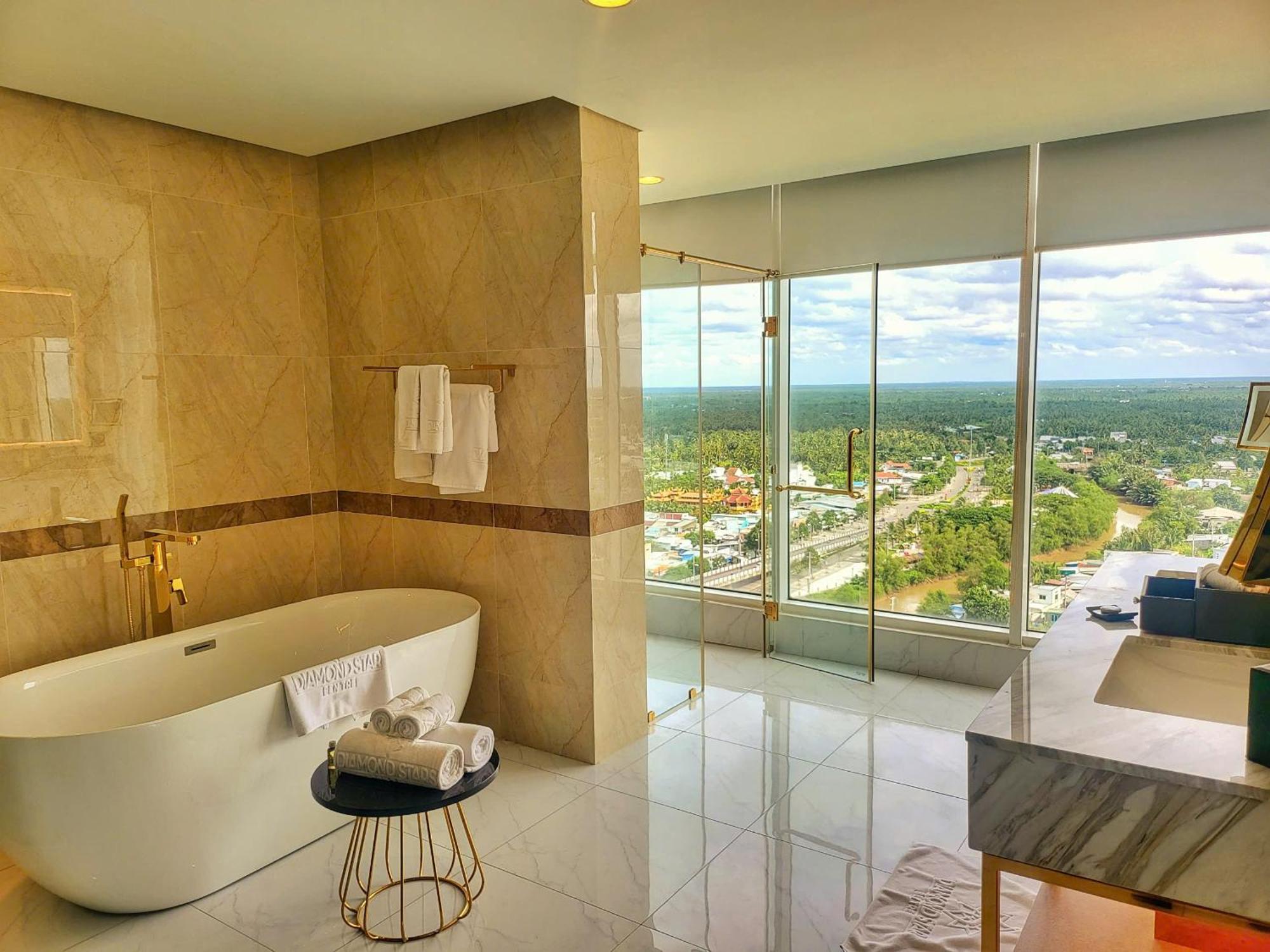 Diamond Stars 5* Bến Tre